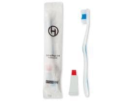 Zahnpflegeset, weiss, zweiteilig, Zahnbürste und kleine Tube Zahnpasta