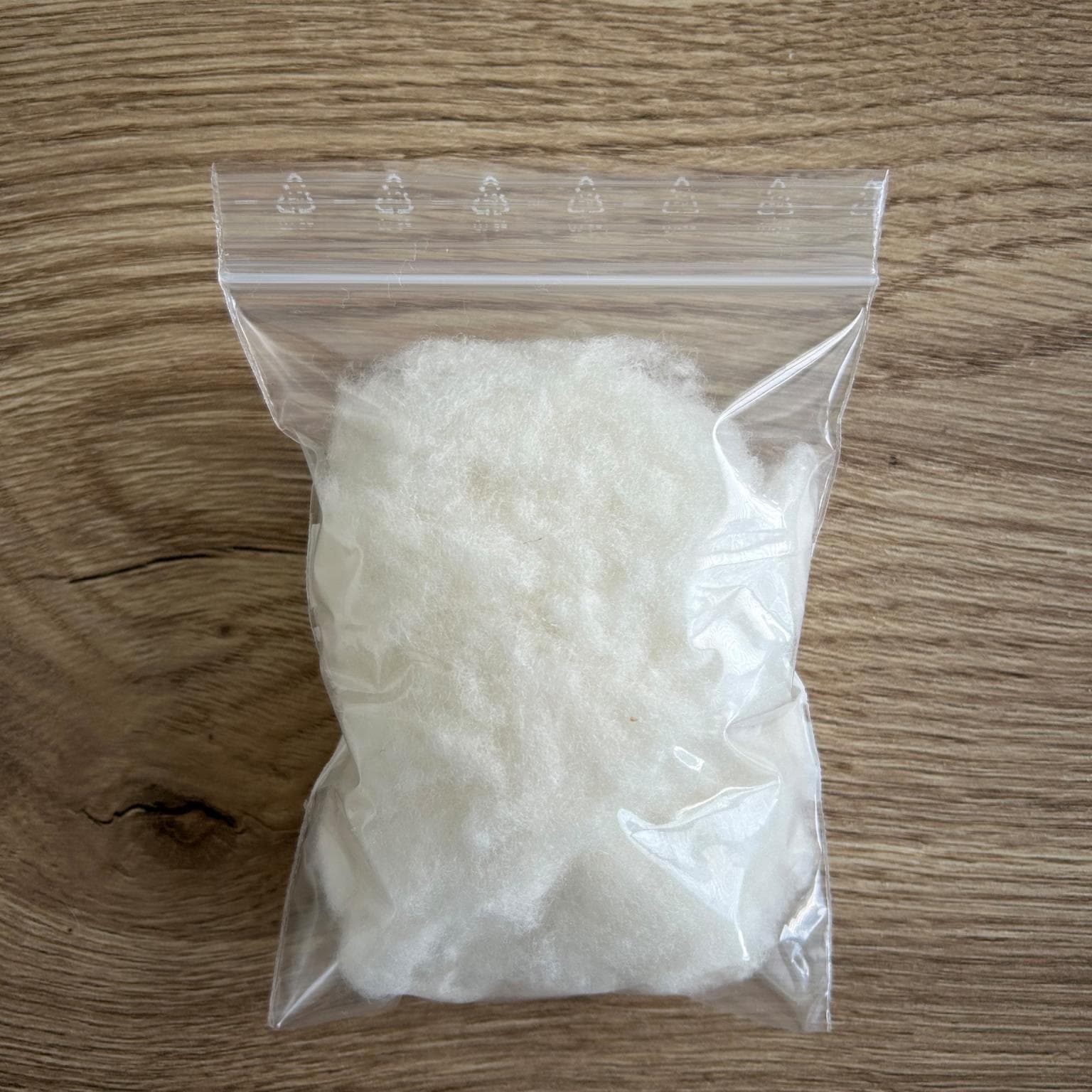 Schafwolle gereinigt mit Lanolingehalt nicht steril, kardiert und karbonisiert